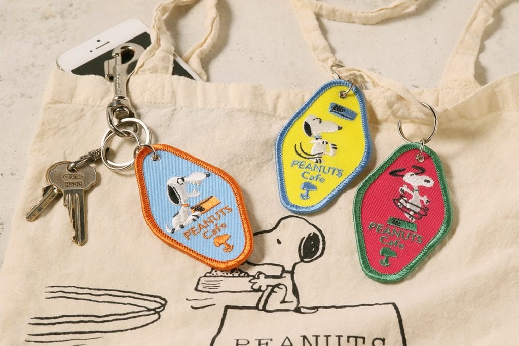 存在感抜群のワッペンキーホルダーが、3カラーで新登場！ - PEANUTS