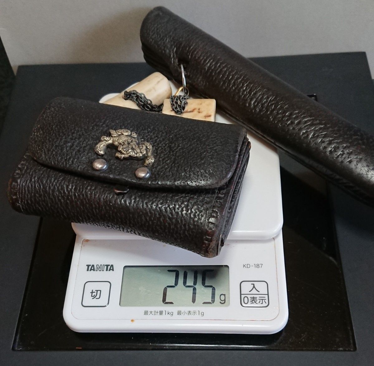 江戸後期～明治期 銀獅子図金具煙草入れ 喫煙具 提げ物 緒締め 時代物