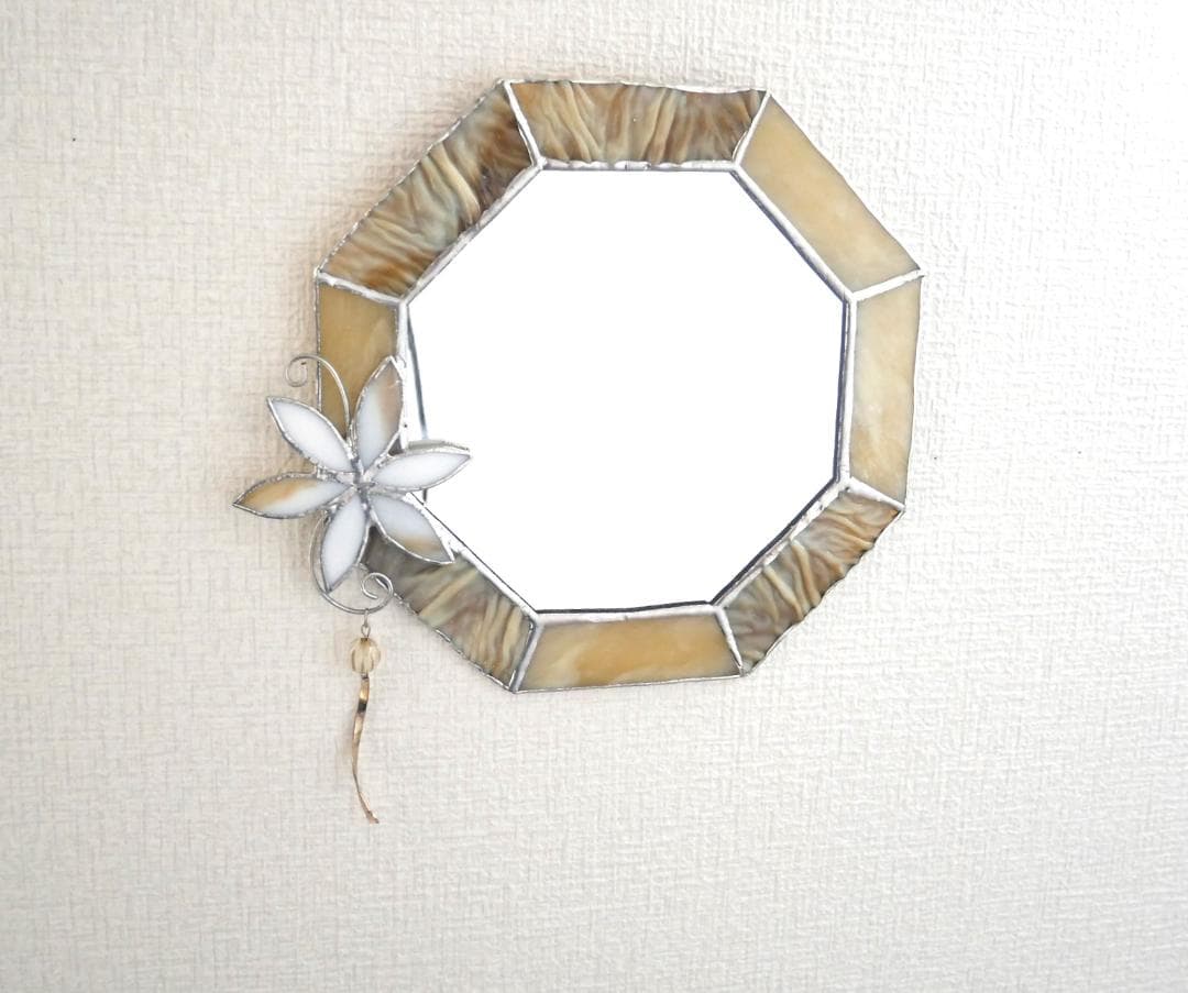 ✴︎:.。.ベージュの八角形鏡♪ （size20/max22）ステンドグラス